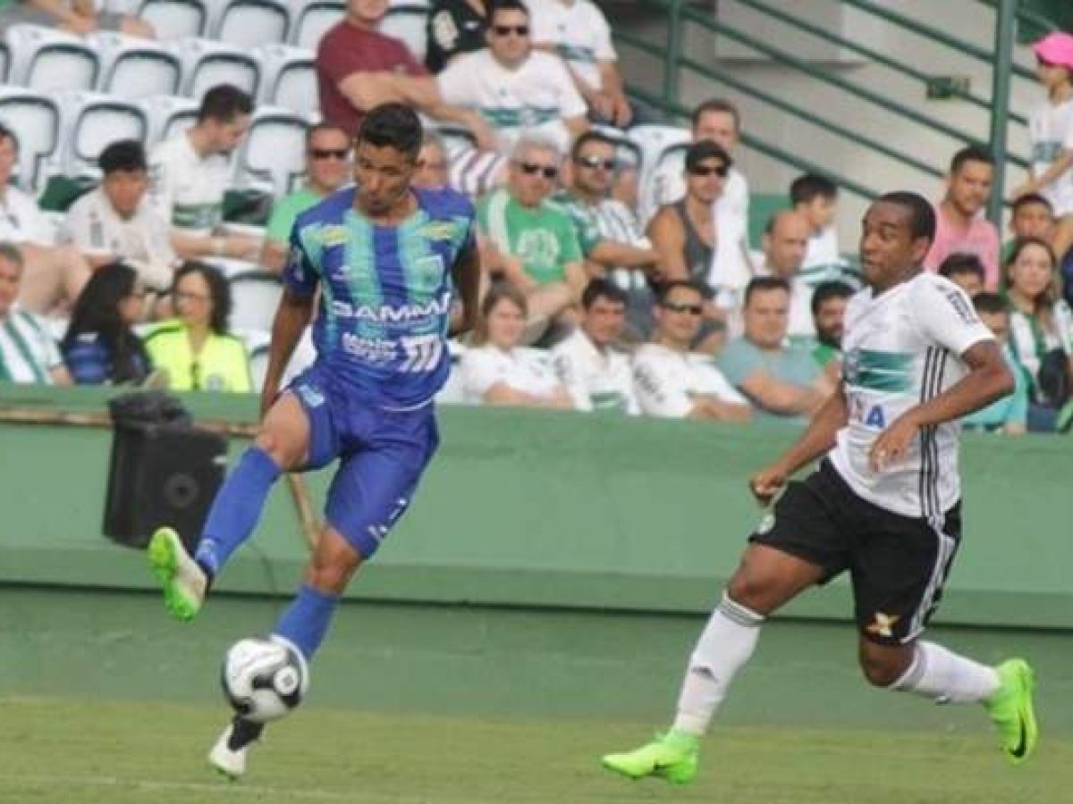 Internacional anuncia a contratação do atacante Wesley Moraes