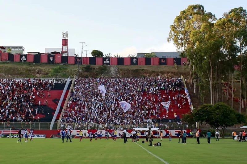 Torcedores do Bahia reclamam da estrutura do Barradão