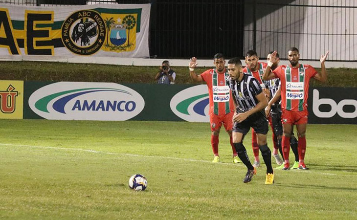 Vencendo ou até mesmo empatando, o Esporte Clube Vitória tem amplas chances de voltar ao G4