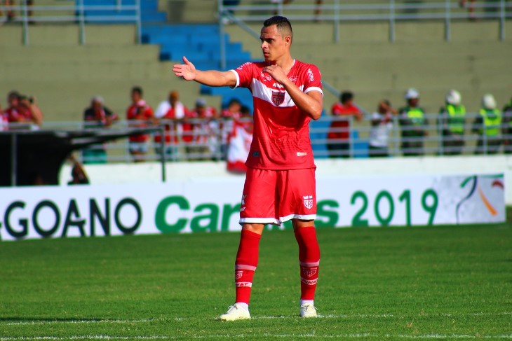 Na seqüência dos jogos do sábado, o CRB surpreendeu e venceu o Confiança no Estádio Lourival Baptista pelo placar de 2 x 0 com gols de Maílson e Victor Rangel, ambos ainda no primeiro tempo