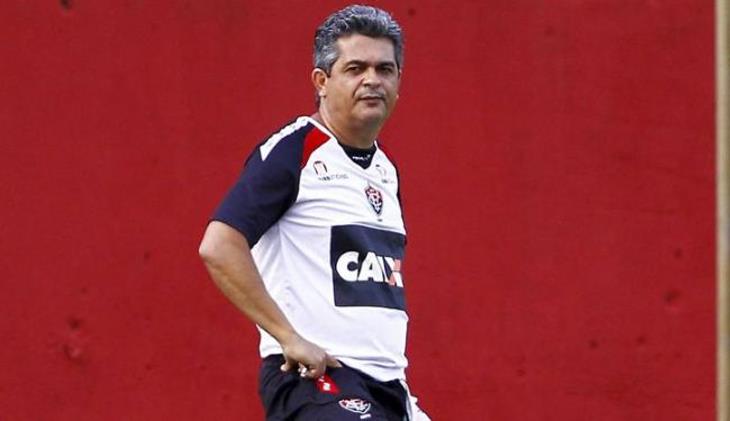 O técnico mineiro ainda tem passagem pelo Flamengo, São Paulo, Vitória, Athletico, Botafogo e Sport. O contrato será de apenas uma temporada. O treinador desembarca em Chapecó no próximo sábado.