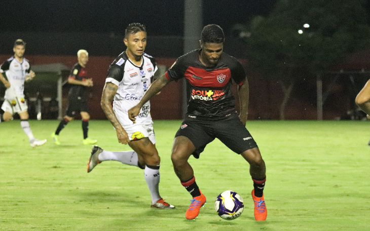 Em tese Esporte Clube Vitória e Salgueiro lá do Sertão de Pernambuco lutam pela ultima vaga no Grupo A. Ambos atuam dentro de casa, ambos já contabilizaram seis pontos, ambos enfrentam adversários que necessitam de pontos para avançar na competições por si só. Mas apenas o Salgueiro depende apenas de si