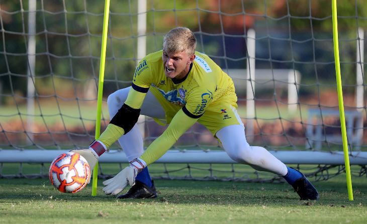 O goleiro Douglas, ausente dos últimos quatro jogos, retornou aos trabalhos técnicos no campo desde o início da semana e mostrou-se recuperado das dores no quadril. Ele, contra o Atlético de Alagoinhas, ainda na semifinal do Baianão, levou uma cotovelada e desde então não atua.