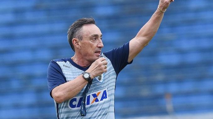 O Londrina é treinado por Roberto Fonseca que recentemente conduziu o Sampaio Corrêa para o titulo da Copa do Nordeste, justamente contra o Bahia em plena Arena Fonte Nova.