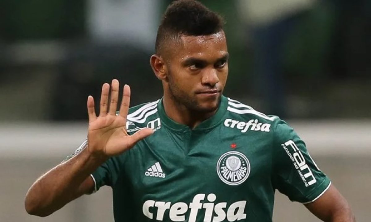 Palmeiras empresta o colombiano Ivan Angulo ao futebol português