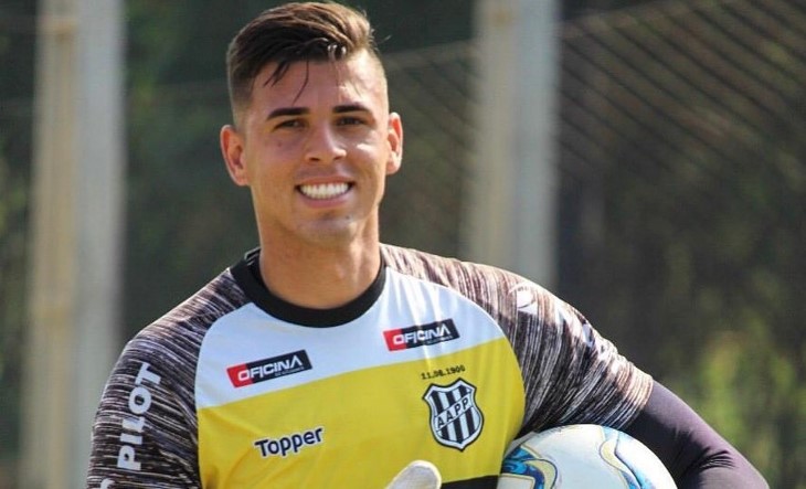 Goleiro Ivan celebra marca de 150 jogos pela Ponte Preta