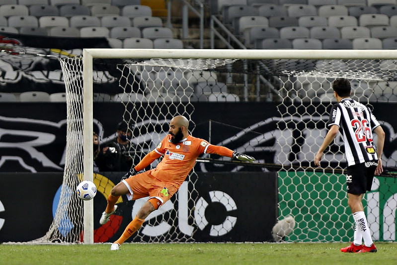 Contratado no início de julho pelo Bahia, goleiro Danilo Fernandes credencia "jogo aberto" como razão de manter o foco na Copa do Brasil