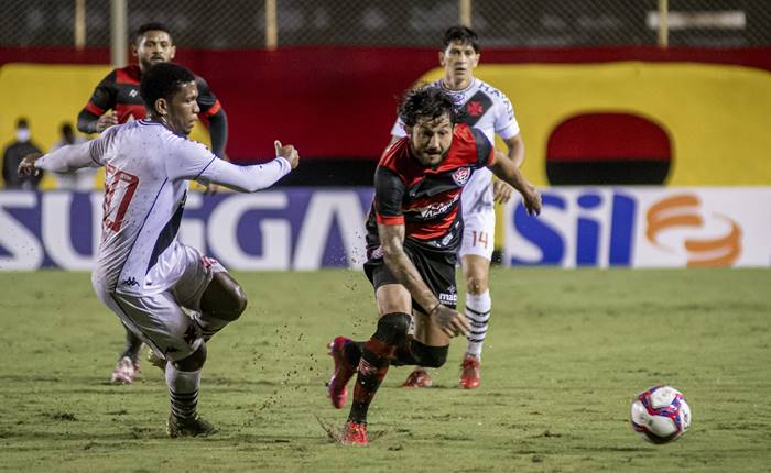 Perto de completar seu 200° jogo como profissional, meia acredita em reação do time na noite desta quarta-feira (11), diante do Cruzeiro