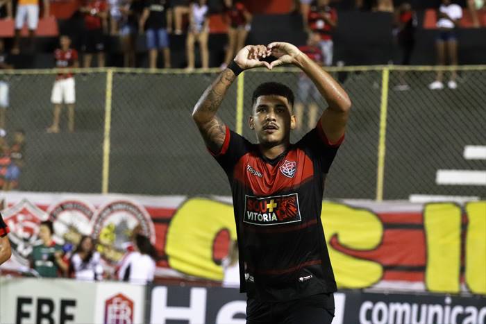 Ex-Vitória, Nickson, e Luis Fernando, ambos jogadores da Jacupa foram identificados em uma partida de futebol não profissional