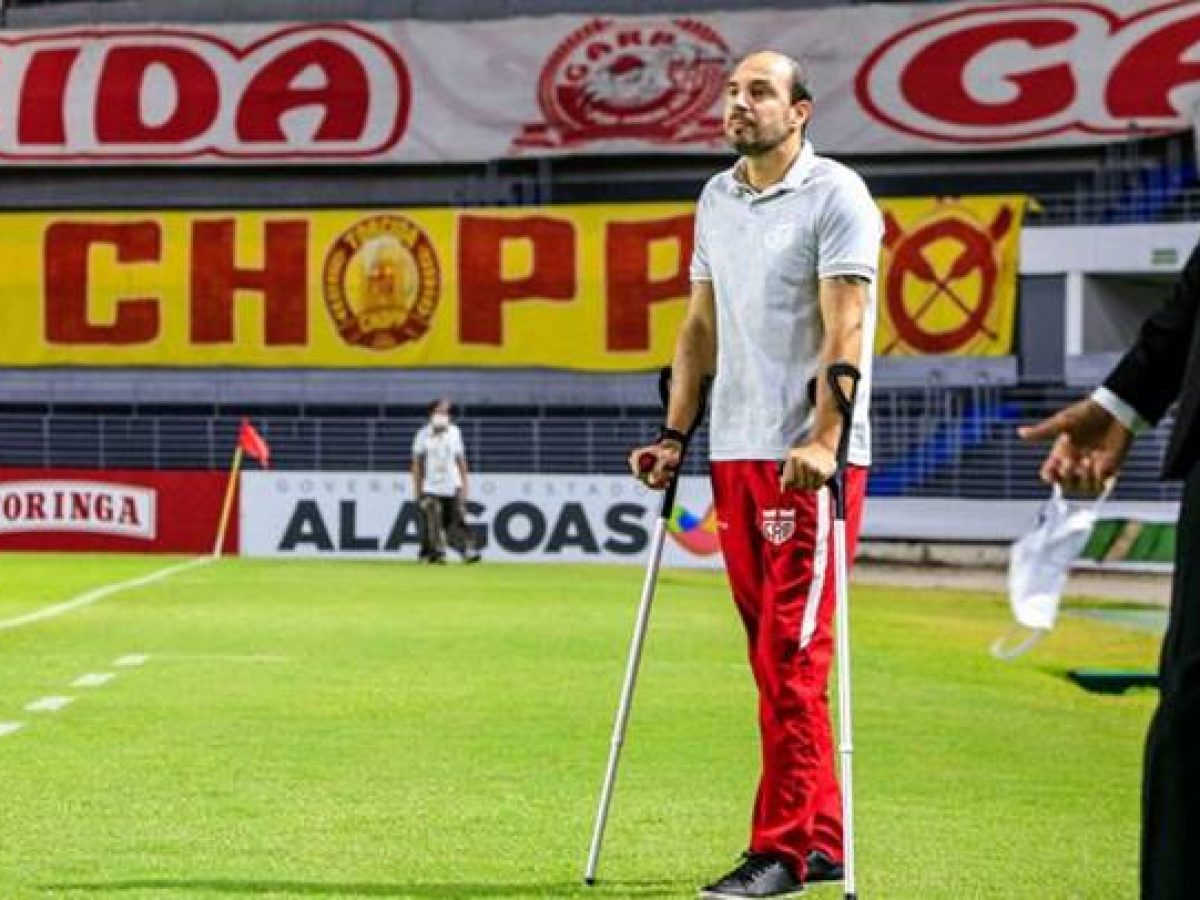 CRB tem oito jogadores e treinador com passagem pelo Vitória