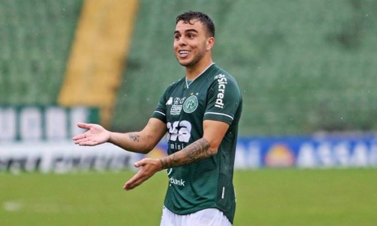 Paraná contrata volante que estava em Portugal e empresta dois jogadores