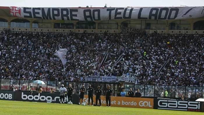 Vasco: Torcedor joga sal grosso em baliza de São Januário