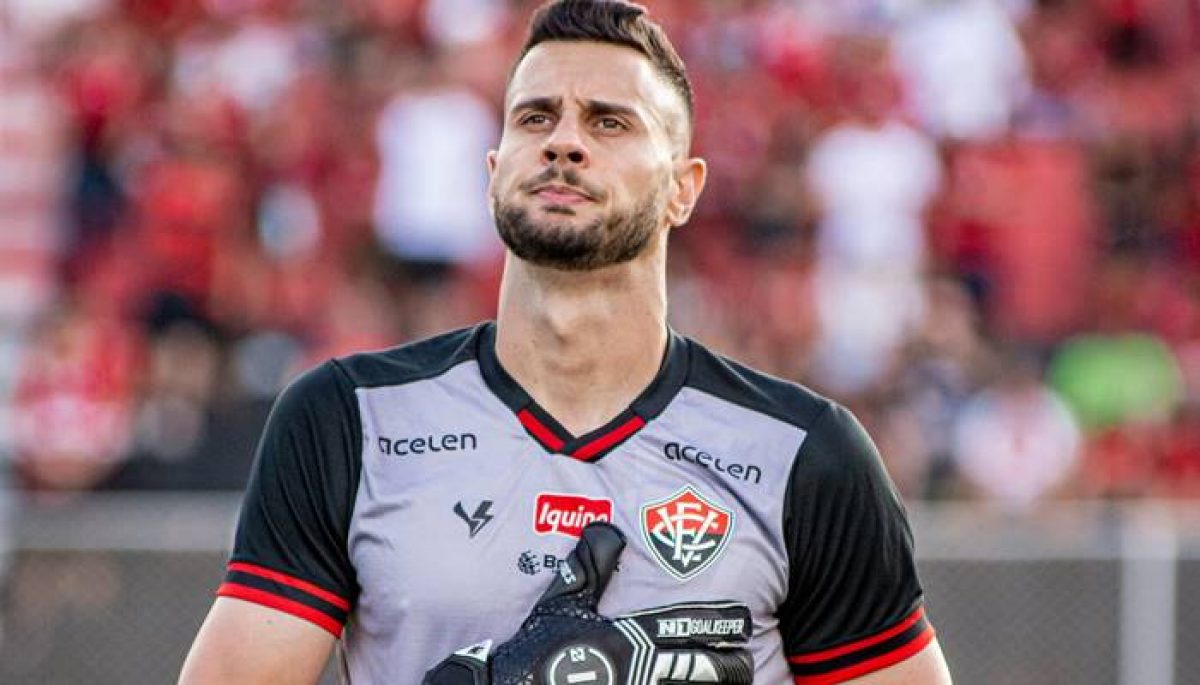 Revelado na base do Vitória, goleiro Lee espera fazer grande