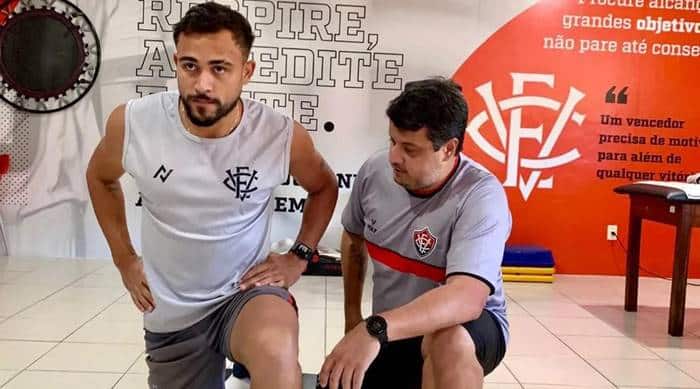 Lateral do Vitória passa por cirurgia e volta aos treinos em até 10 semanas