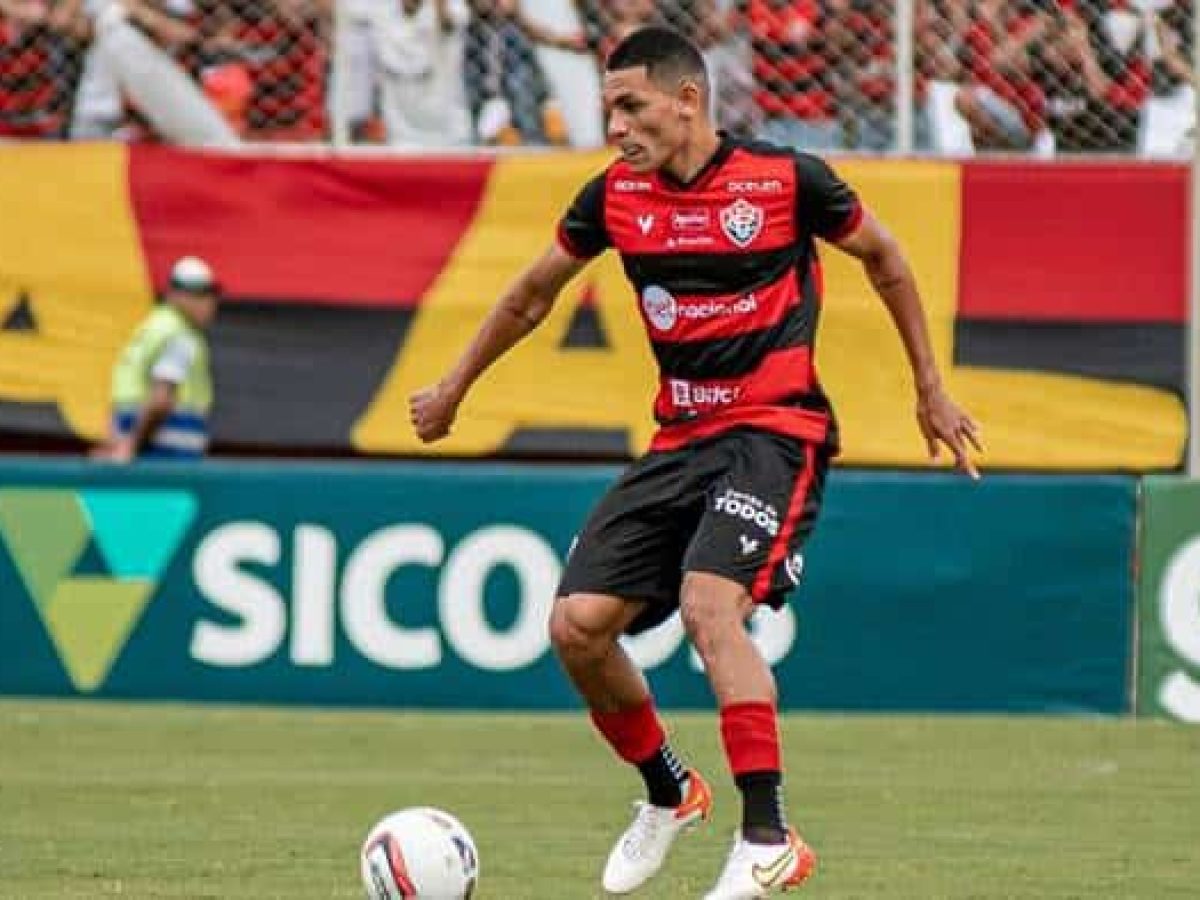 Sem clube desde que deixou o Vitória, Felipe Gedoz assina com o