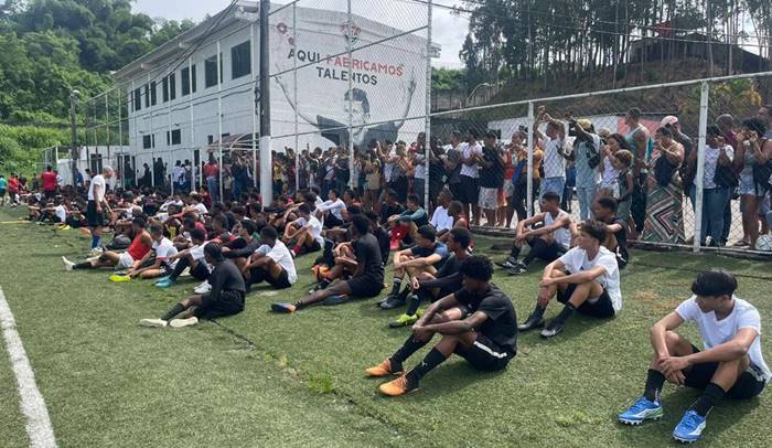 Quase 600 jovens do Instituto Dani Alves foram observados pelo Vitória