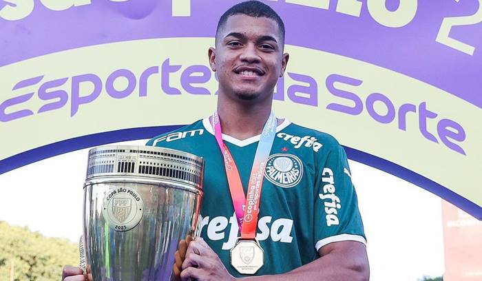 Jogador emprestado pelo Palmeiras negocia sua permanência