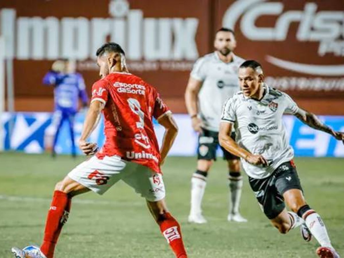 Em noite de sorte, Vasco vence o Londrina e mantém a liderança