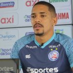 Revoltado, ex-jogador do Bahia quebra sala de imprensa em