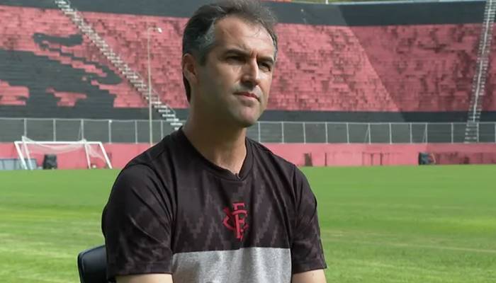 Técnico do Vitória destaca força do Barradão: ‘Jogar aqui é muito especial’