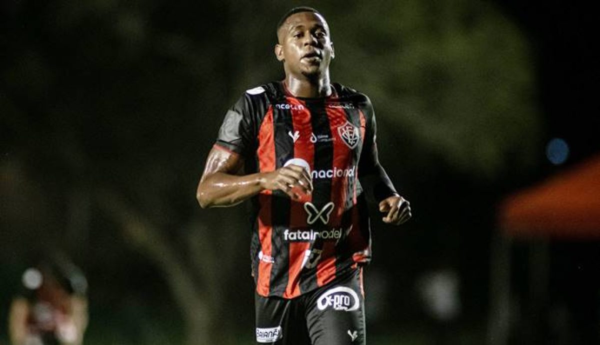 Corinthians avança para contratar zagueiro desejado pelo Flamengo