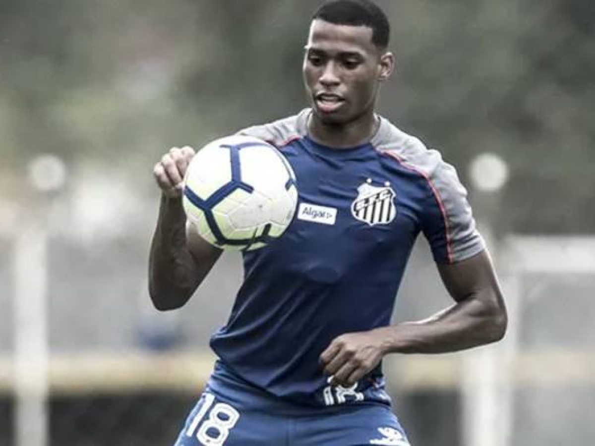 Santos abre o jogo sobre possível contratação de Jean Lucas