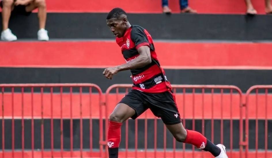 Vitória rejeita proposta de empréstimo do Bragantino por jovem atacante