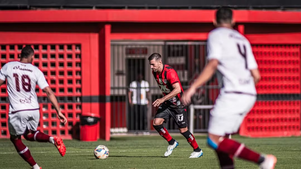 Vitória arranca empate com o Jacuipense no apagar das luzes no Barradão