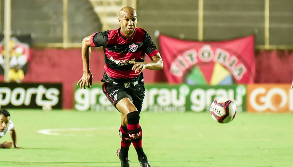 Aos 41 anos, Dinei volta aos gramados para jogar a Série B do Baiano